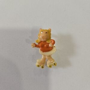 Vintage Miss Piggy Roller Skating Pin